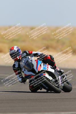 media/Oct-08-2022-SoCal Trackdays (Sat) [[1fc3beec89]]/Turn 16 (125pm)/